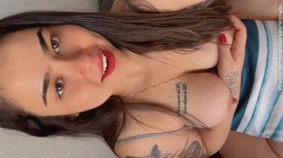 Yasmin Prado do Tiktok gostosa pelada mostrando os peitos vazou video porno de sexo amador caseiro