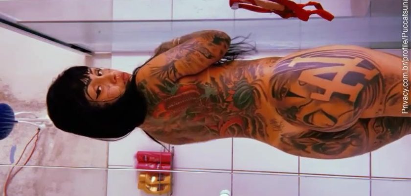 Mc Jéssica Aryel gostosa tatuada pelada no banho