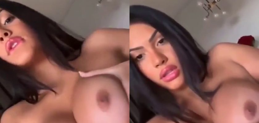 Videos Ayarla Souza cheia de tesão mostrando os peitos suculentos